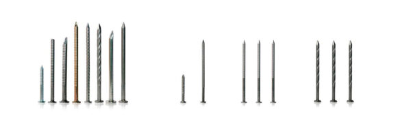 Variedad de clavos metálicos con diferentes acabados y diseños, utilizados en carpintería, construcción y fijaciones estructurales para garantizar resistencia y durabilidad.